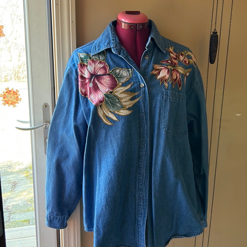 Denim blouse size larger ladies. Denim blue country style blouse